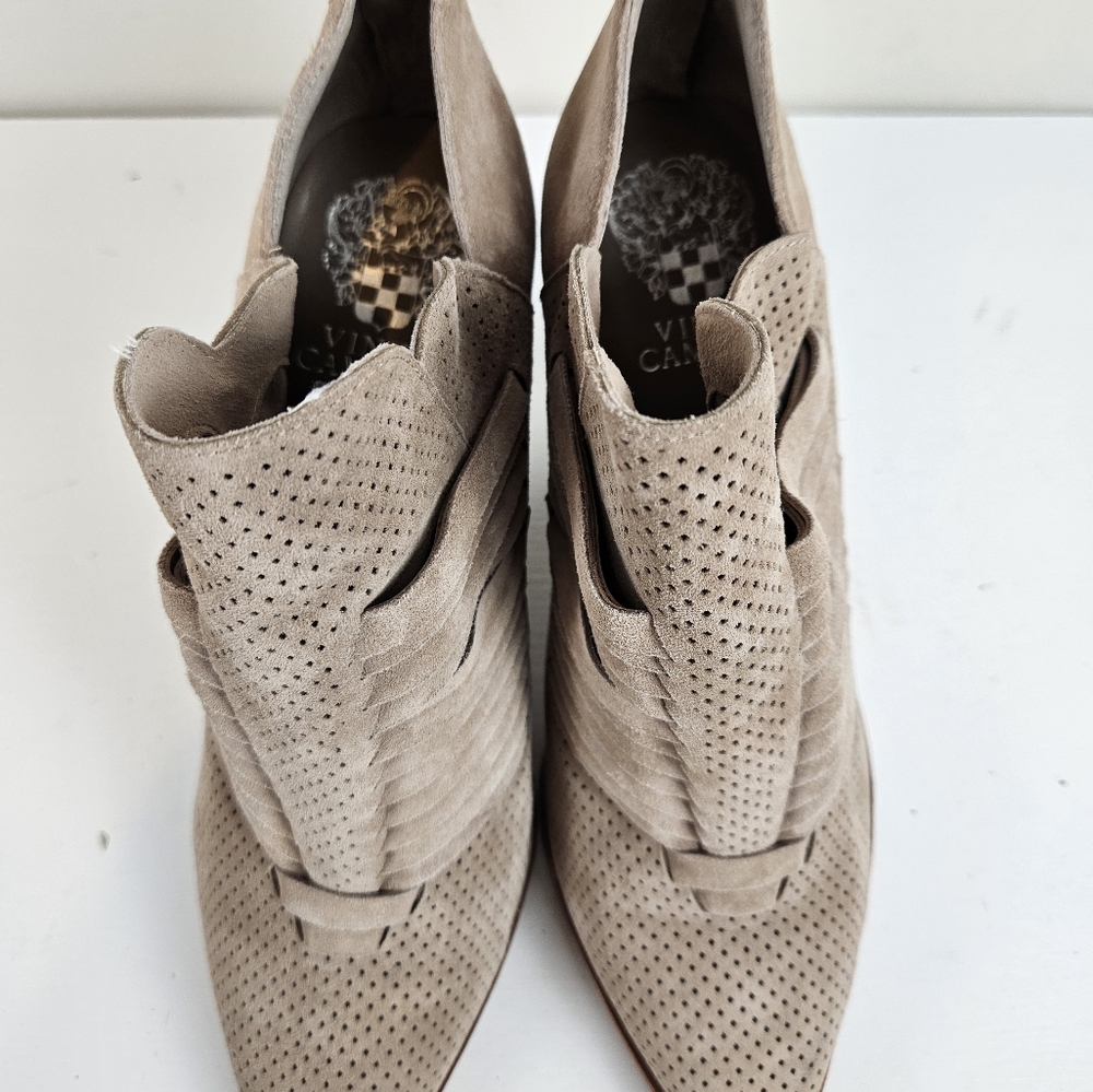 Vince Camuto Levana Heeled Booties Boots Perforated Pointy Toe Gray Beige Size 8 - Picture 8 of 14